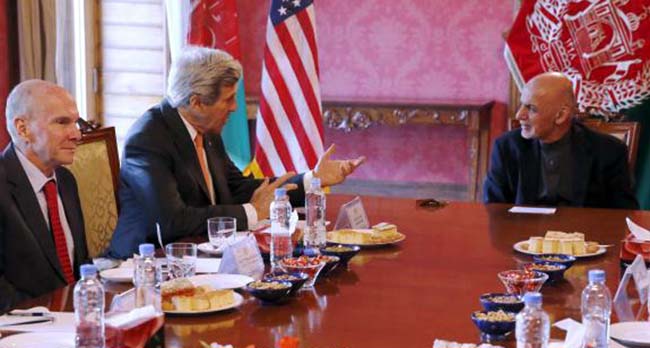 Kerry Aims to Ease Crisis over Unity Pact  